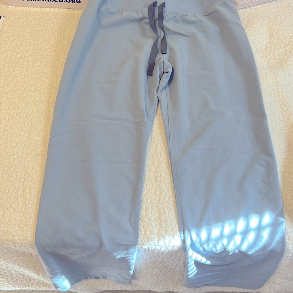 Figs scrubs Dusty Blue extra small top and small bottom